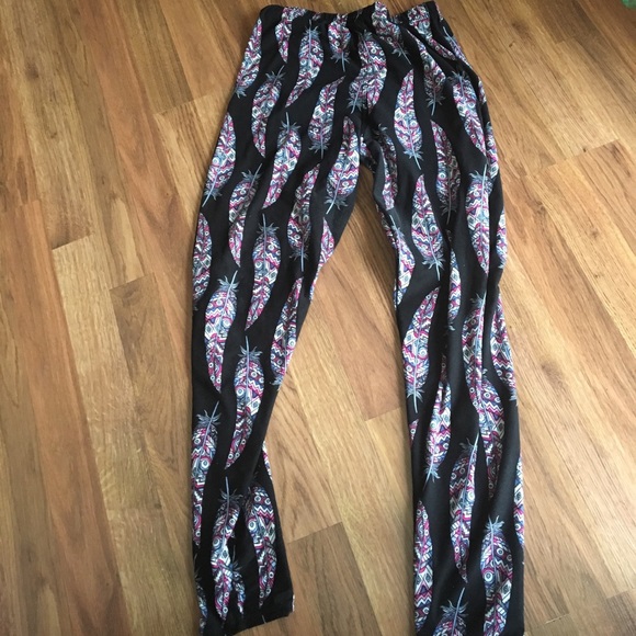 Pants - Feather Leggings Os
